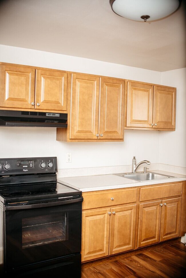 Building Photo - 331 N 3rd St