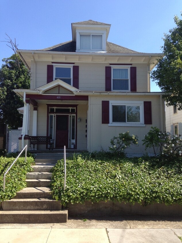 Primary Photo - 411 W Main St