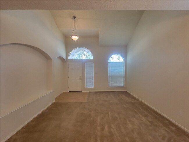 Building Photo - 19207 Dillsbury Ct