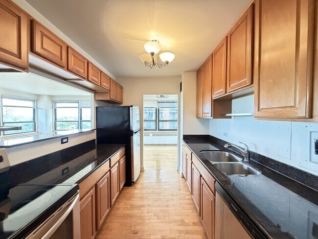 Foto del edificio - 4180 N Marine Dr