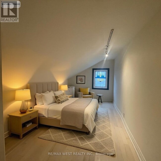 Photo du bâtiment - 1813 Gerrard St E