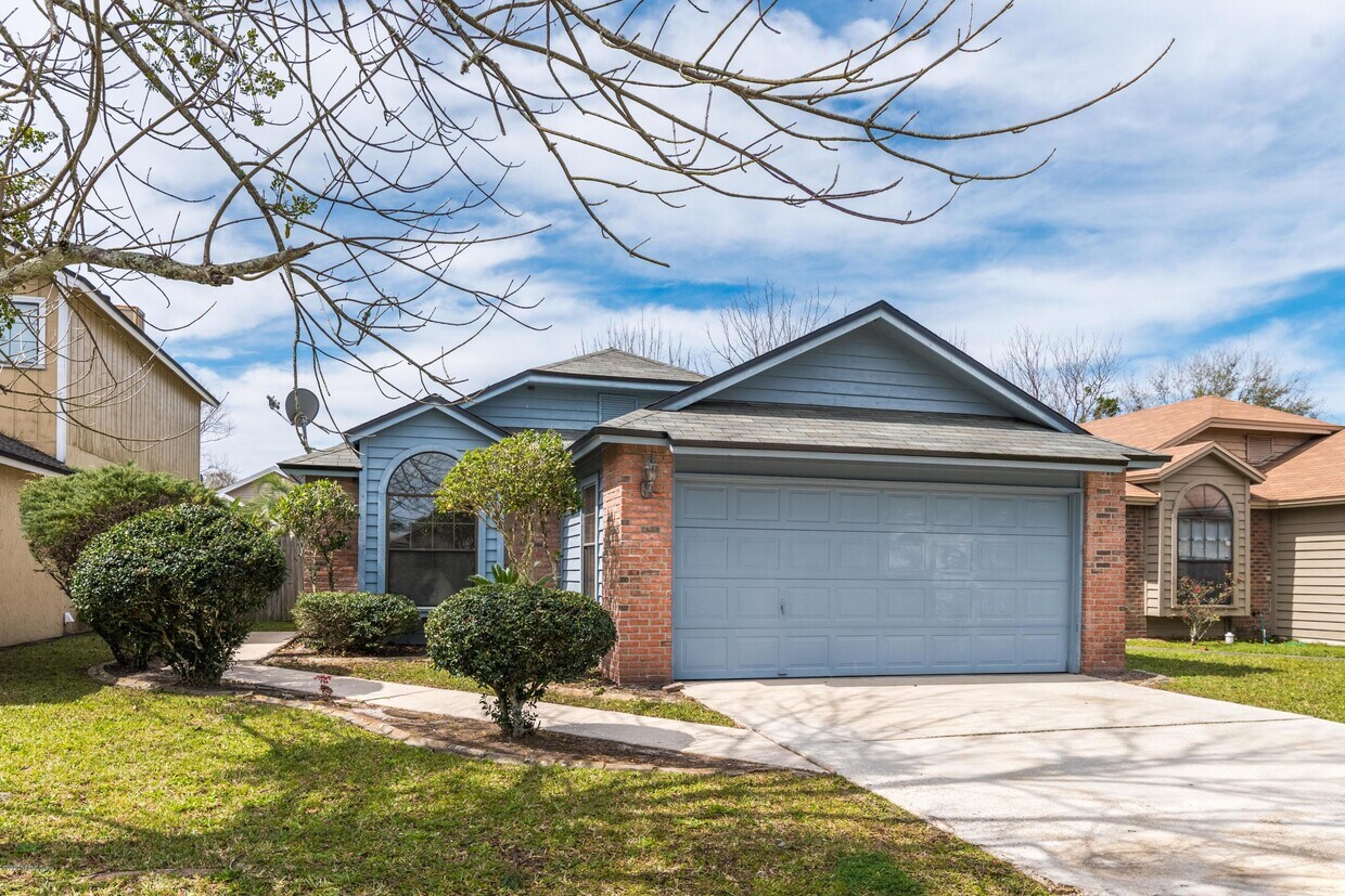 3852 Union Pacific Dr E, Jacksonville, FL 32246 House for Rent in
