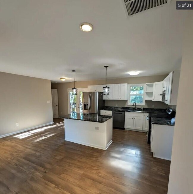 Foto del edificio - 537 Eastside Dr