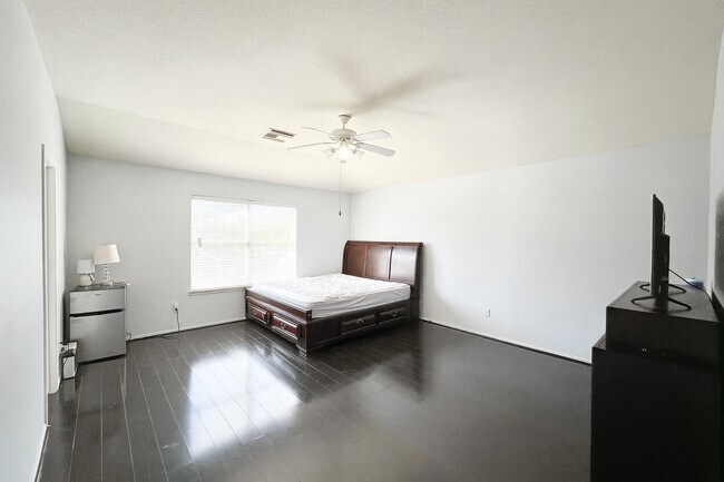 Foto del edificio - 18311 Olive Leaf Dr
