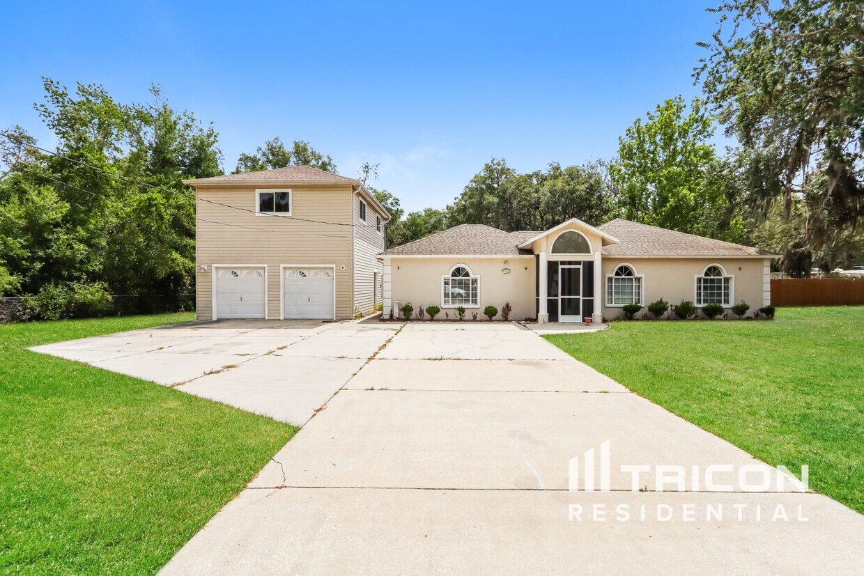 Foto principal - 18916 Long Lake Dr
