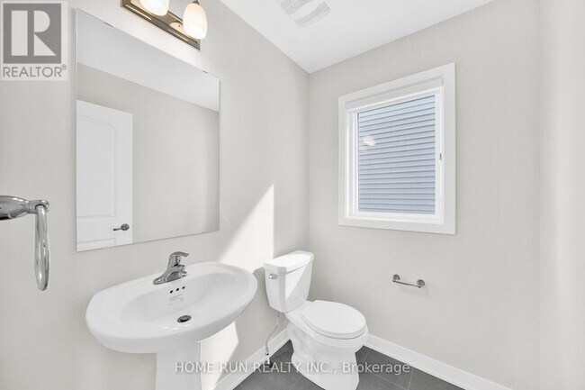 Building Photo - 124 Tonic Cres