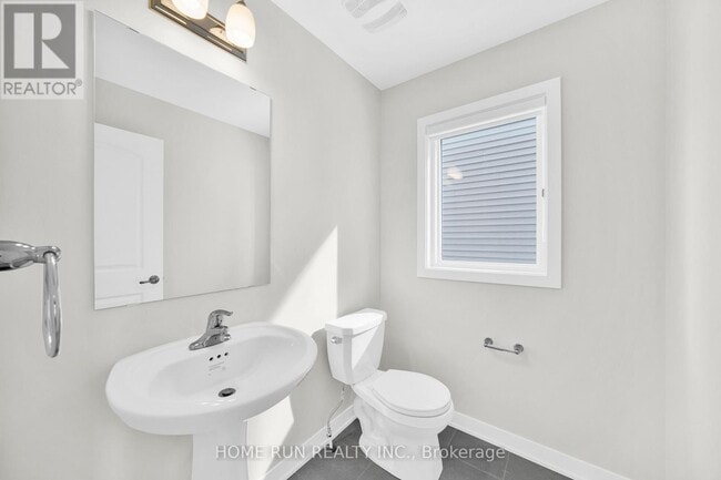 Photo du bâtiment - 124 Tonic Cres