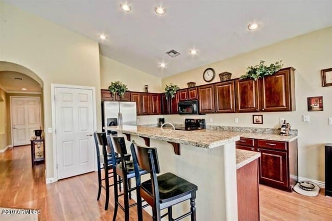 Building Photo - Beautiful 4 bedroom, 2 bath in Redwood Estates