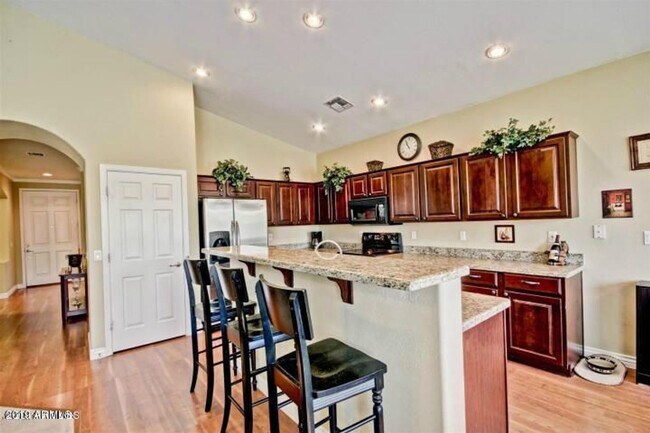 Foto del edificio - Beautiful 4 bedroom, 2 bath in Redwood Estates