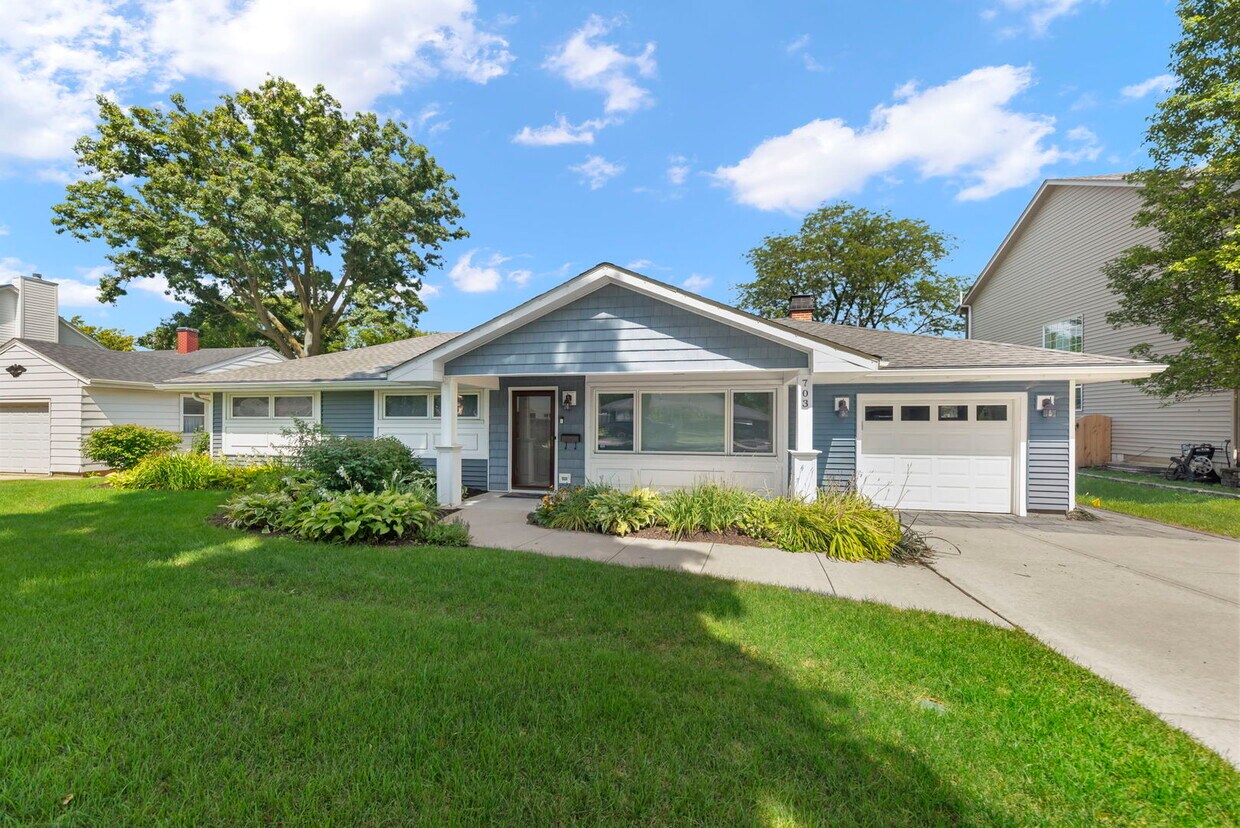 Primary Photo - 703 Wakeman Ave