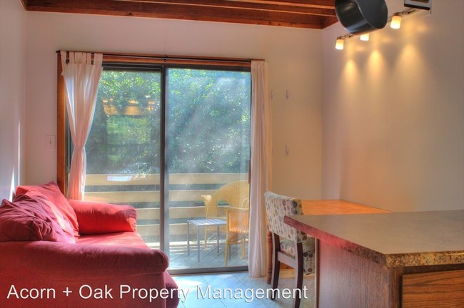 Building Photo - 2 br, 1.5 bath House - 205-A W Poplar Ave.