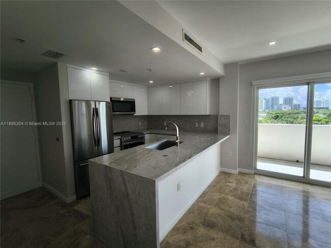 Building Photo - 2740 SW 28th Terrace