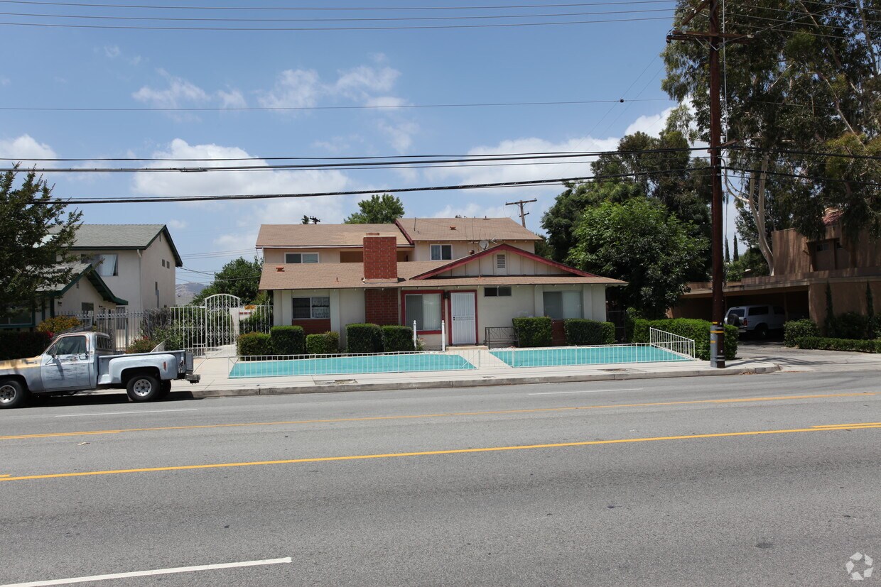 Building Photo - 22855 Vanowen St
