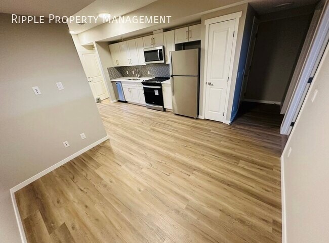 Photo du bâtiment - Modern 1 Beds, 1 Baths Basement/Lower | Av...