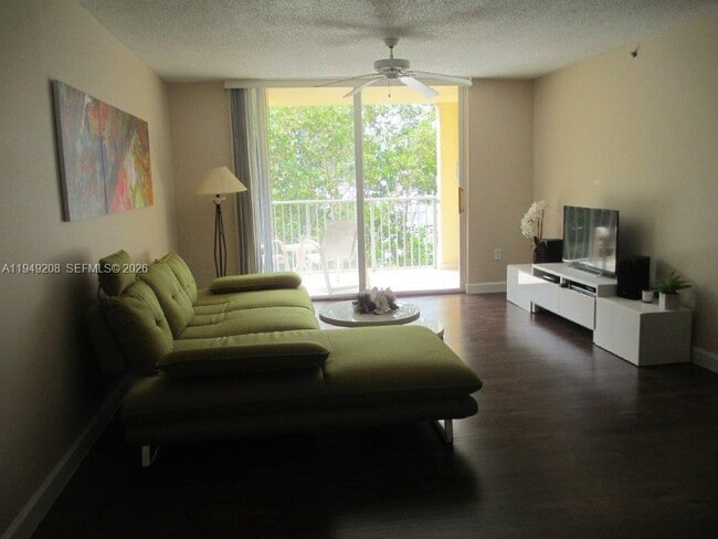 Building Photo - 19901 E Country Club Dr