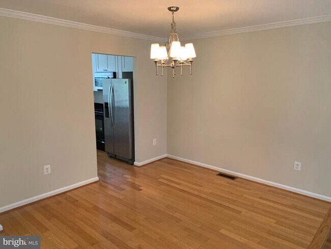 Building Photo - 1569 Templeton Pl