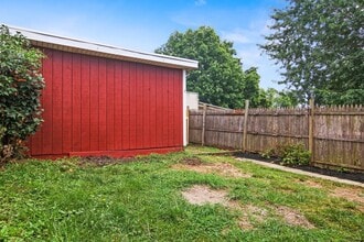 Building Photo - 562 N Union St