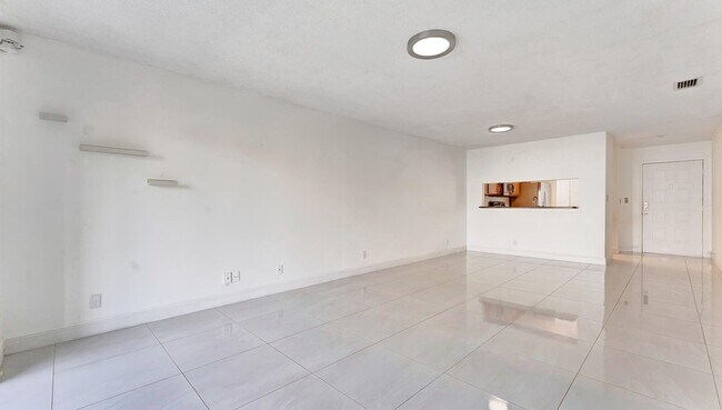 Building Photo - 905 Harbour Pointe Way