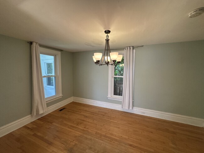 Foto del edificio - 1322 N Vincent Ave