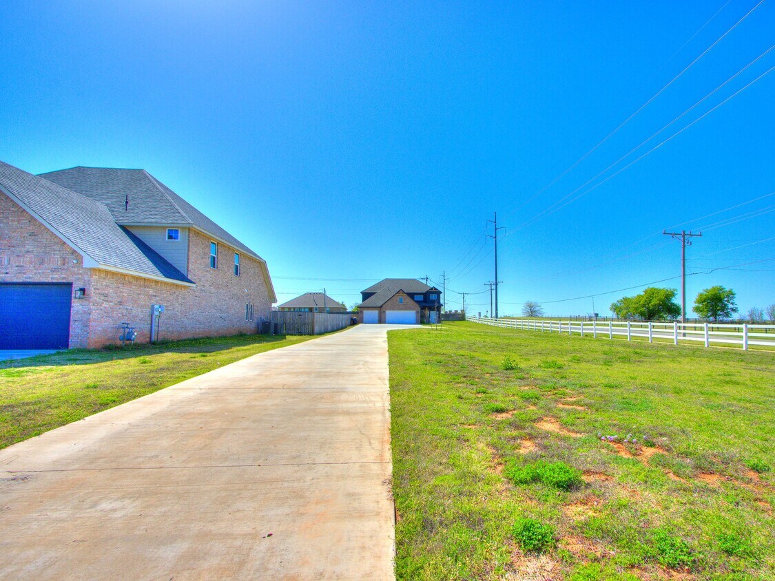 Primary Photo - 16421 Water Stone Wy