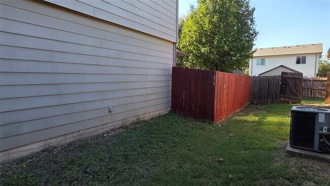 Foto del edificio - 5605 Clyde Ln