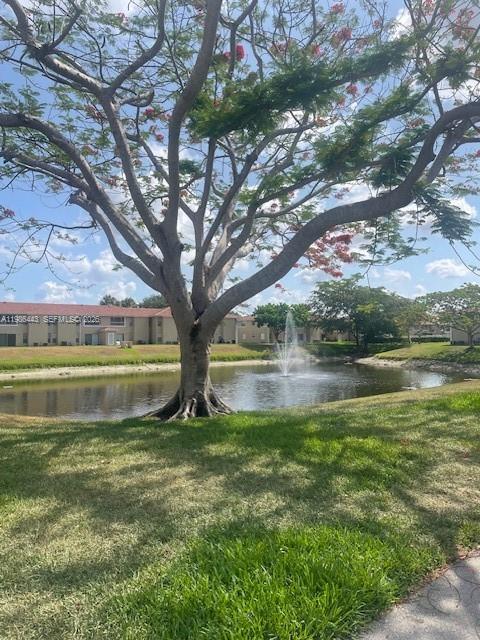 Building Photo - 1030 Twin Lakes Dr