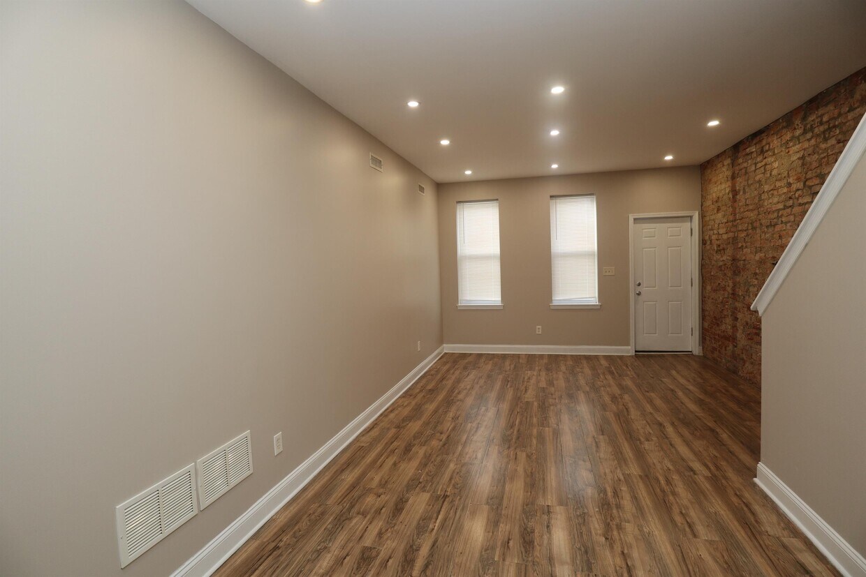 Foto principal - 2517 N Douglas St