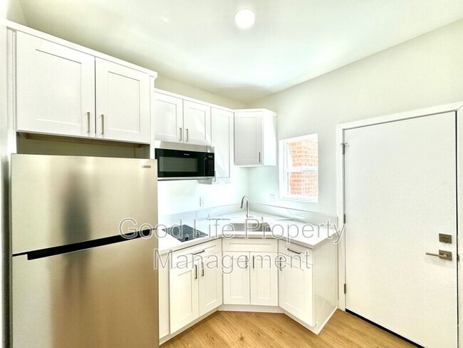 Building Photo - 2410 33rd St