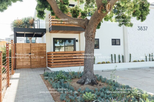 Foto del edificio - Remodeled 2 bd/2 bth Modern Apartment Home...