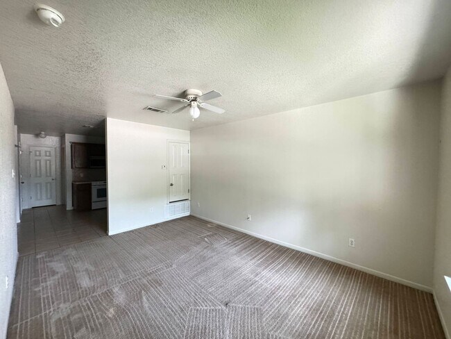 Foto del edificio - 206 Veterans Ave