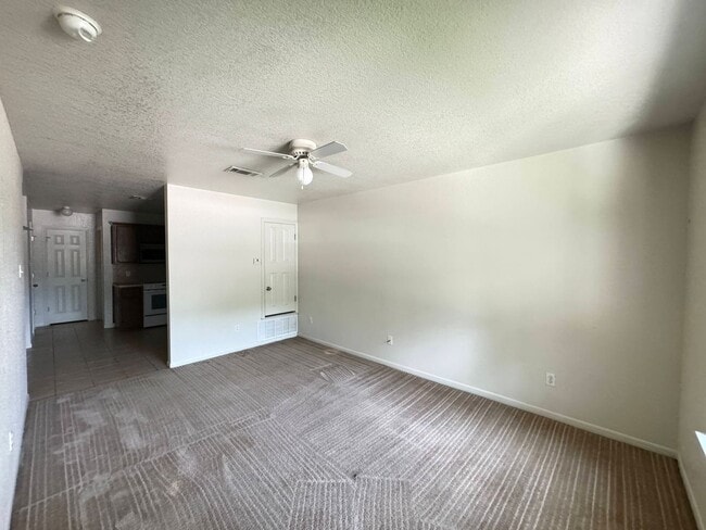 Building Photo - 206 Veterans Ave