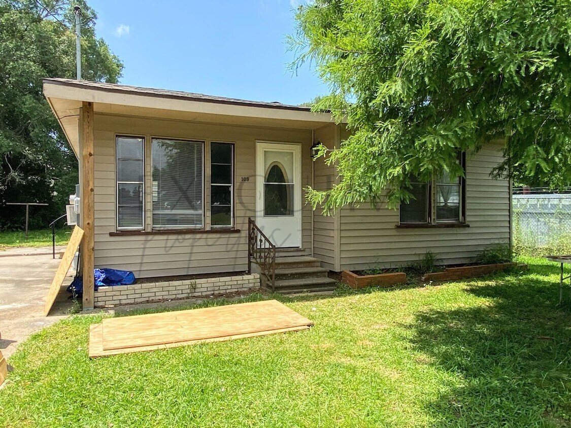 Foto principal - Updated 3 Bedroom Home Near McNeese – Just...