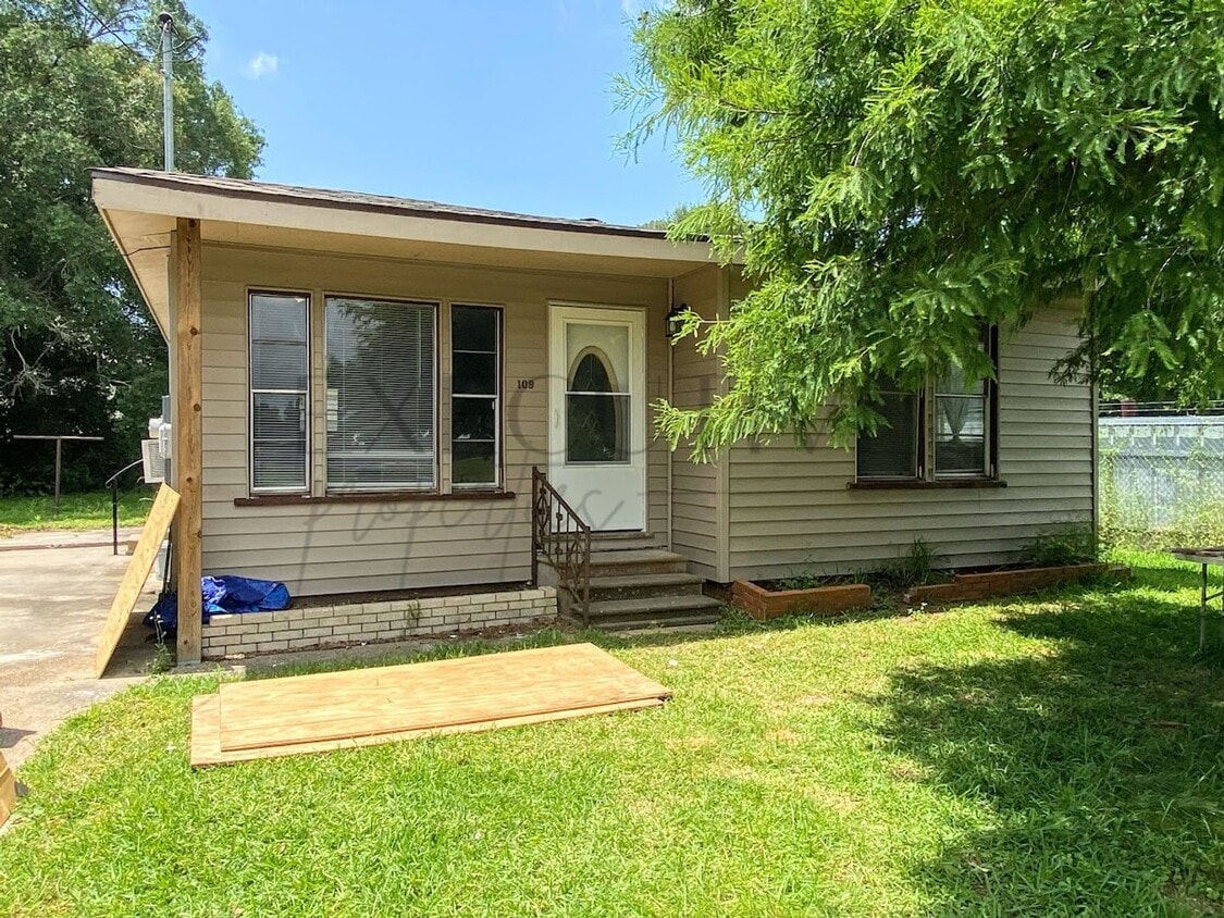 Primary Photo - Updated 3 Bedroom Home Near McNeese – Just...