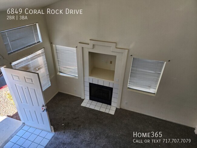 Foto del edificio - Beautiful 2 bedroom 2.5 bath townhome with...