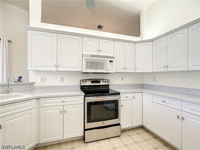 Foto del edificio - 2129 Viscaya Pkwy