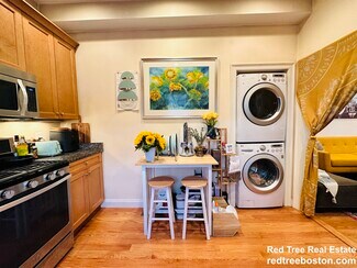 Building Photo - 48 Carleton St