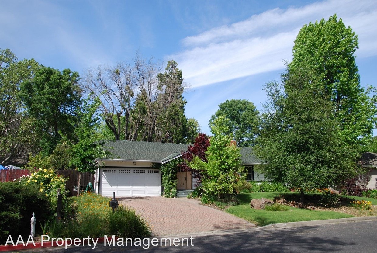 Primary Photo - 46 Byron Dr