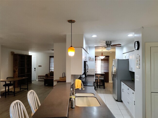 Foto del edificio - 77 Cardinal Dr