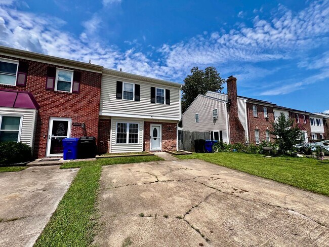 Foto del edificio - Beautiful Corner Lot Townhome in the heart...