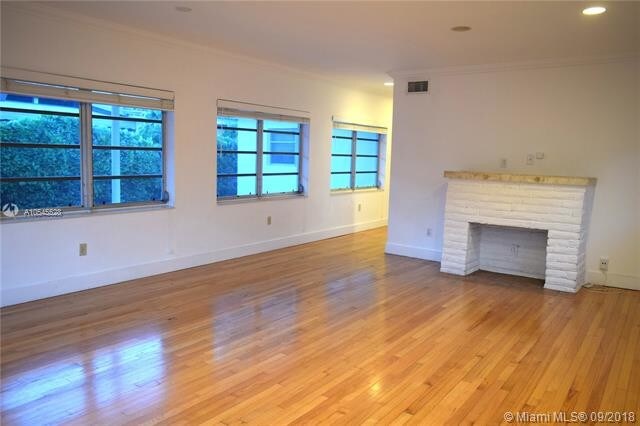 Foto del edificio - 329 NE 87th St