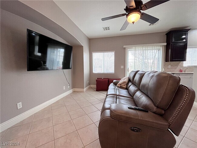 Building Photo - 1110 Tropical Star Ln