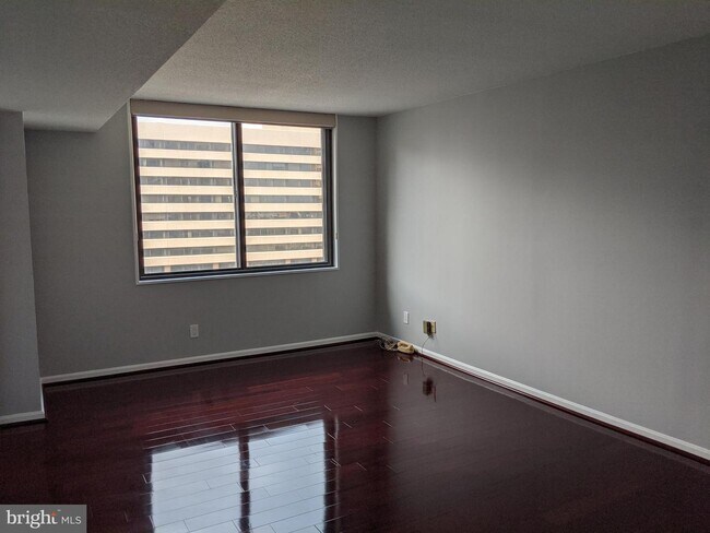 Building Photo - 3713 S George Mason Dr