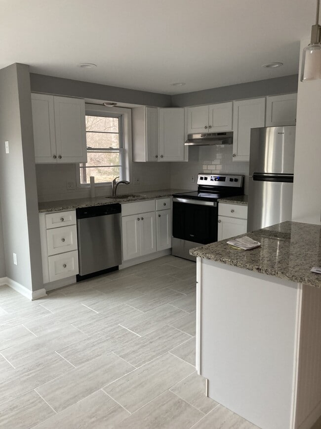 Building Photo - 30 Mansfield Dr