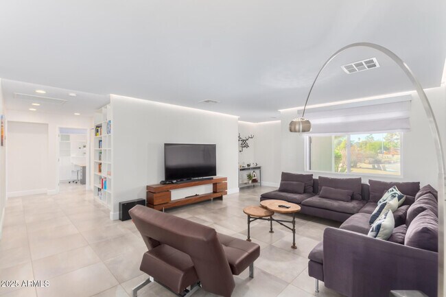 Foto del edificio - 5129 E Presidio Rd