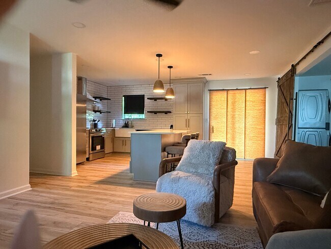 Foto del edificio - 2527 Kelly Lake Rd