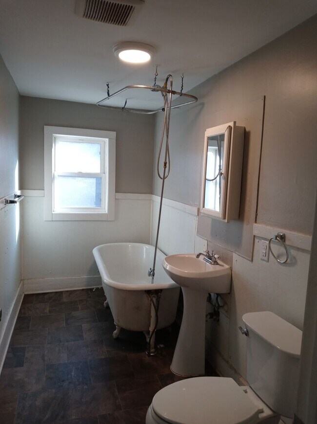 Foto del edificio - 1336 S 63rd St - Duplex