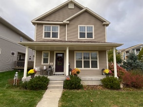 Building Photo - 204 Sugar Maple Ln