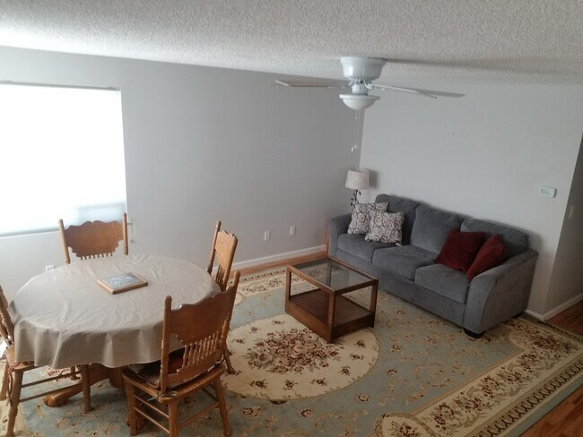 Building Photo - FURNISHED- 3 bed 2 bath single car detached garage, large lot Lawn care included