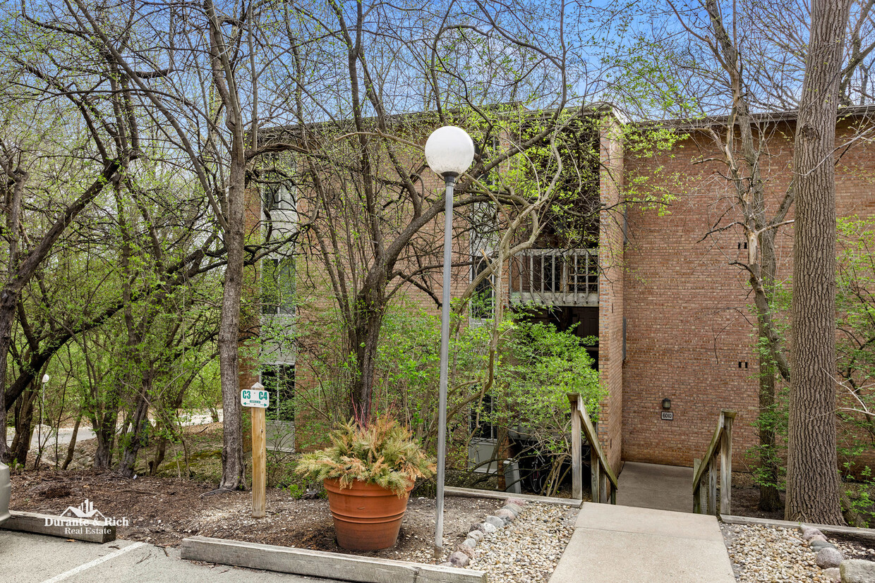 Primary Photo - 6010 Forest View Rd