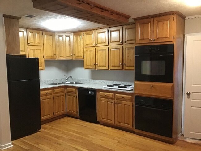 Foto del edificio - 5810 Blueridge Dr